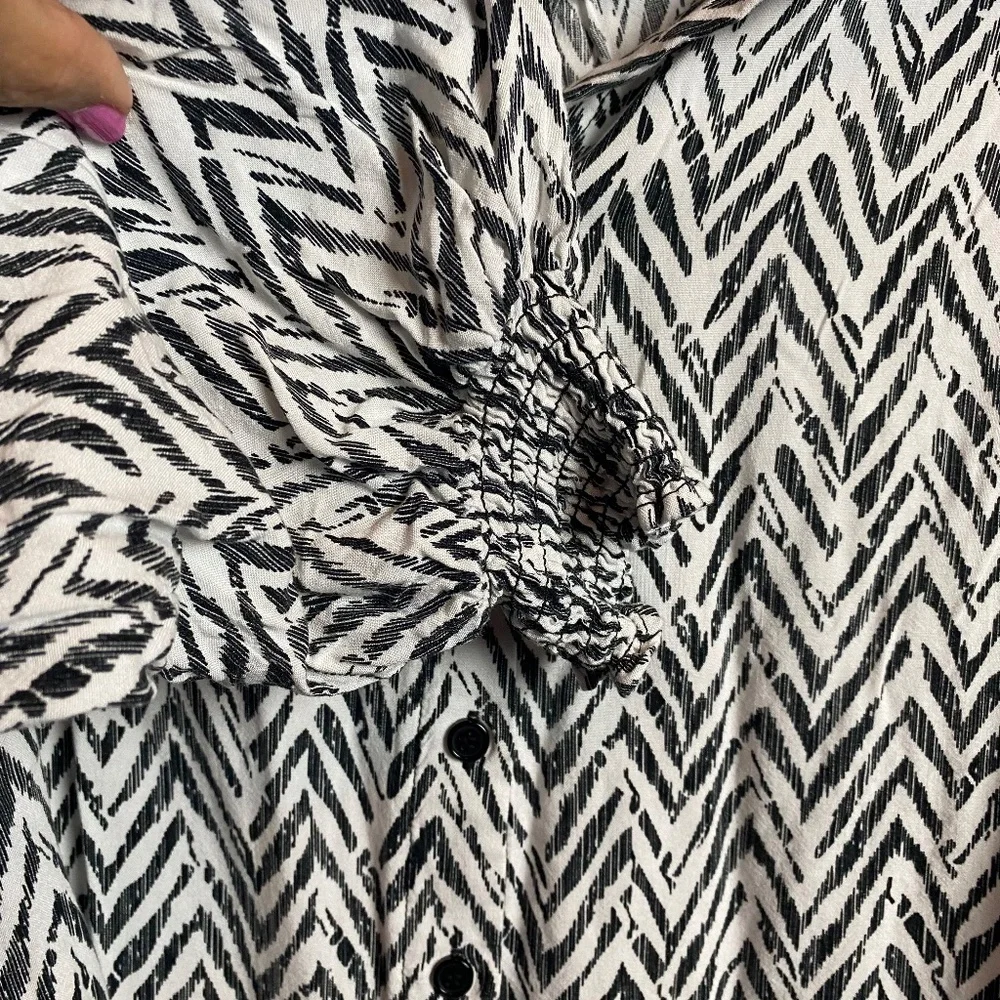 💙5/$15 A Love Story Womenʻs Black | White Long Sleeve Button Down Dress Shirt L